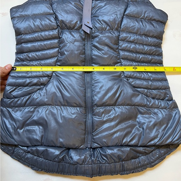 Womens Lululemon Fluffin Awesome Gray Active Vest Size 2 - Picture 6 of 7